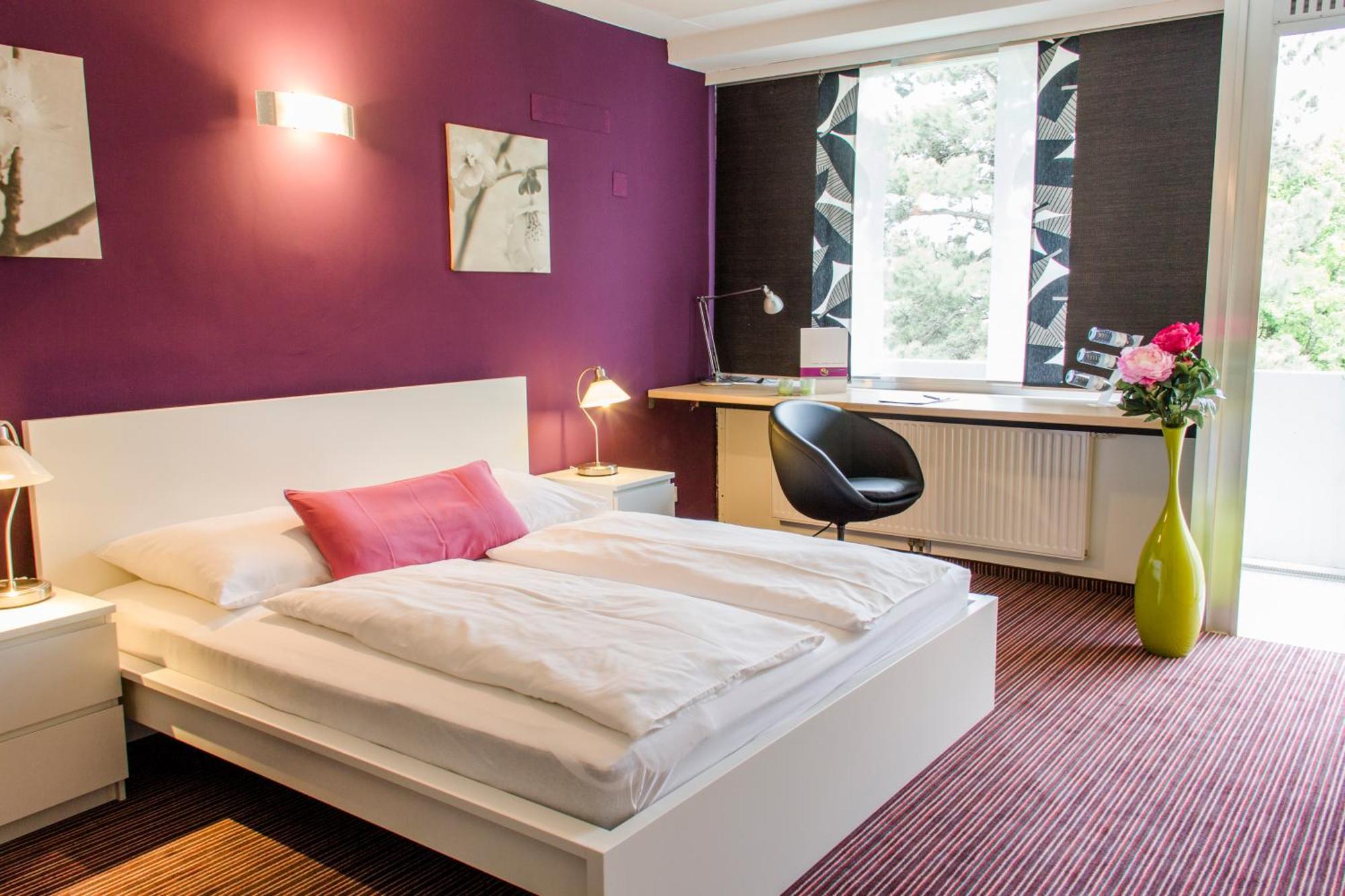 College Garden Hotel Bad Voeslau Esterno foto