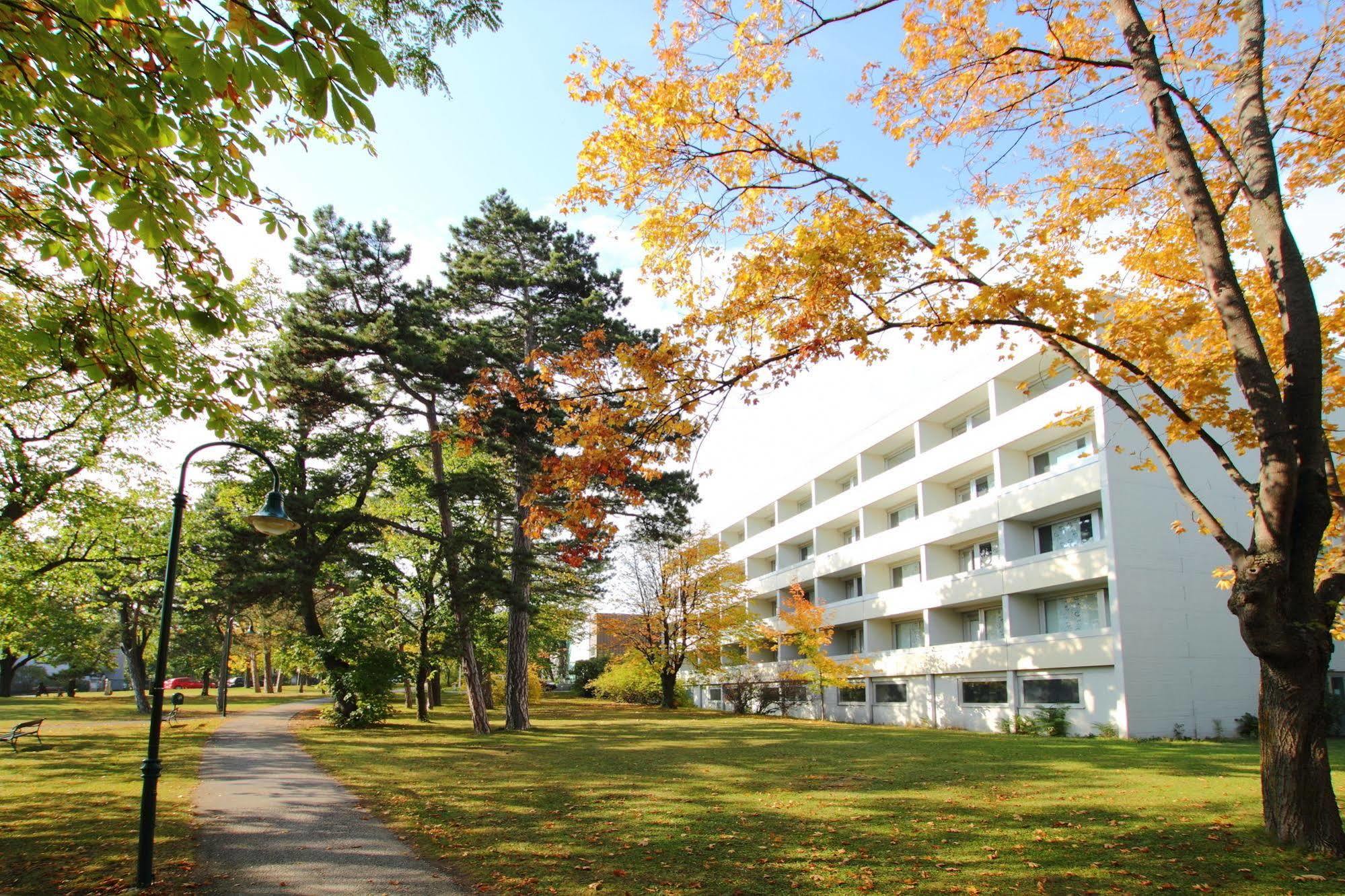 College Garden Hotel Bad Voeslau Esterno foto
