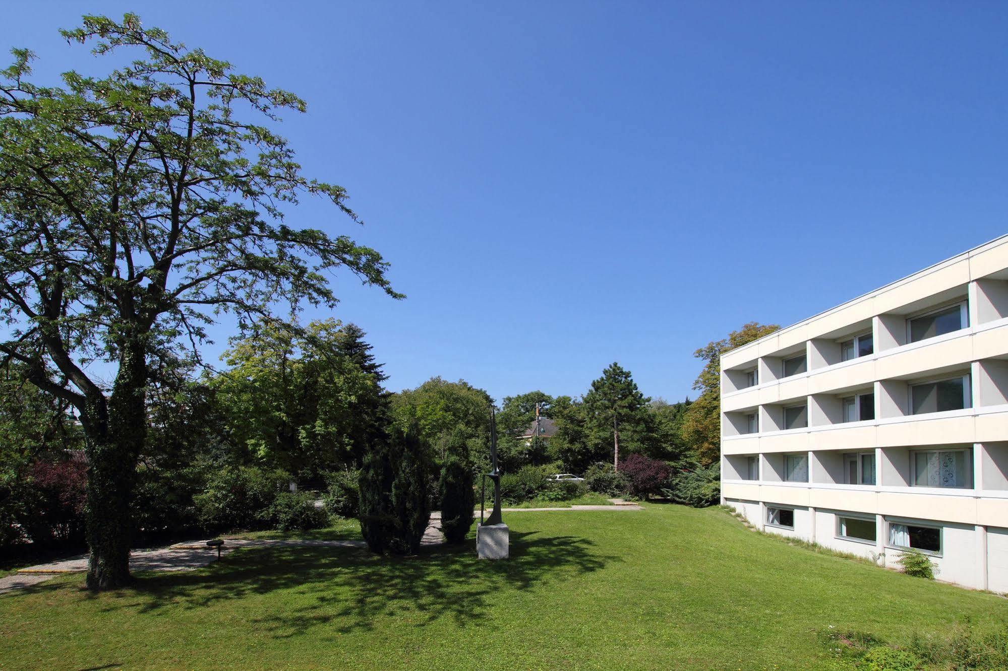 College Garden Hotel Bad Voeslau Esterno foto