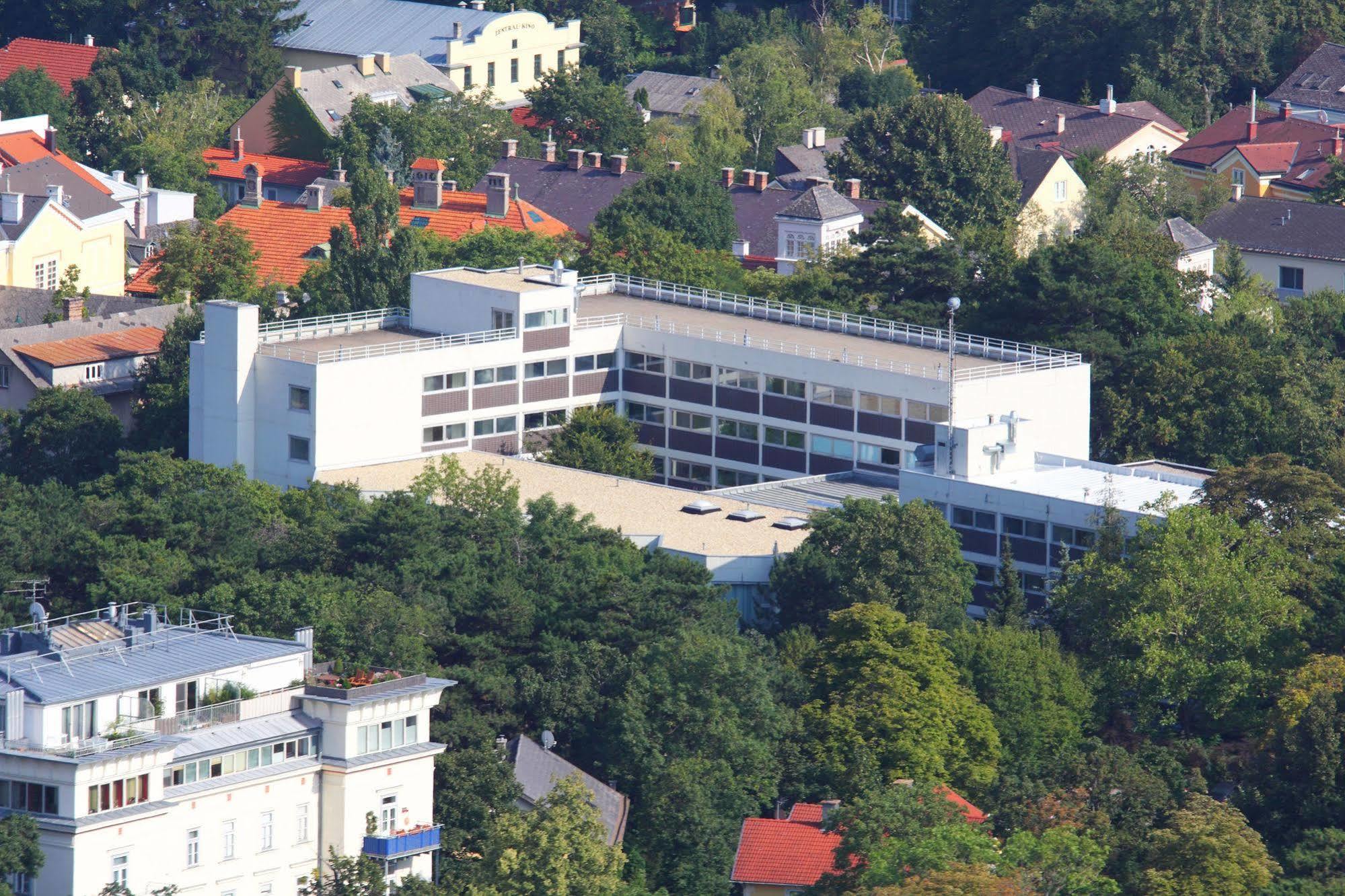 College Garden Hotel Bad Voeslau Esterno foto