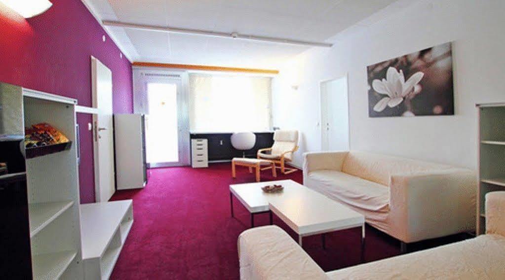 College Garden Hotel Bad Voeslau Esterno foto