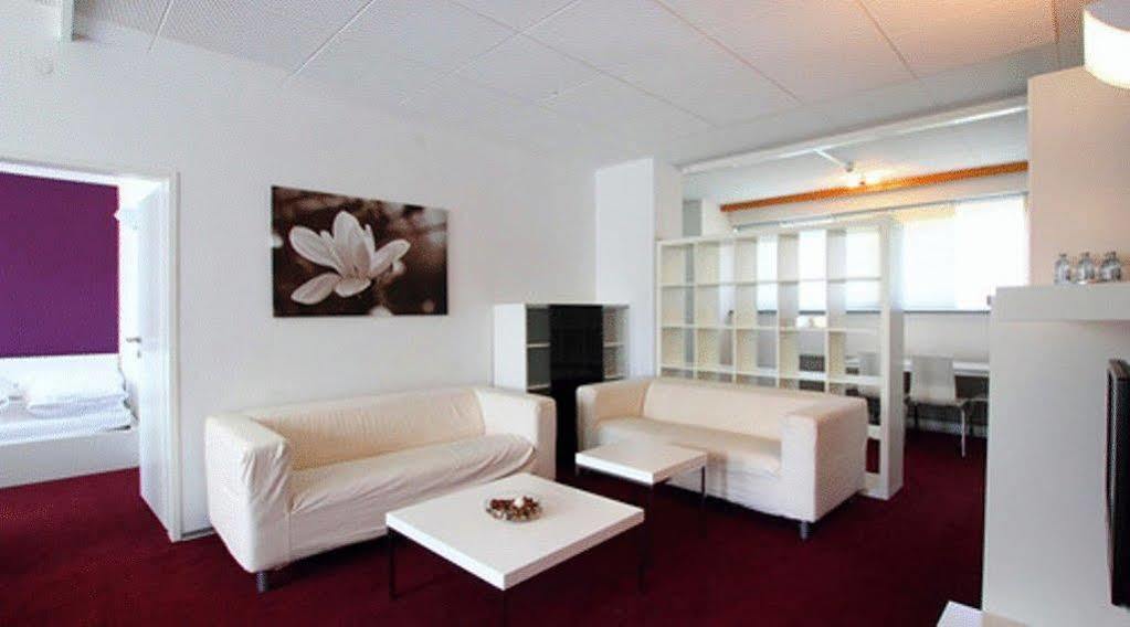 College Garden Hotel Bad Voeslau Esterno foto