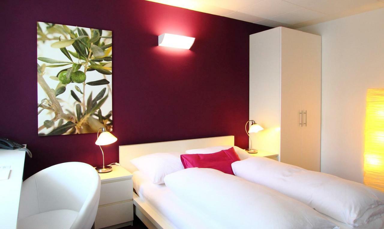 College Garden Hotel Bad Voeslau Esterno foto