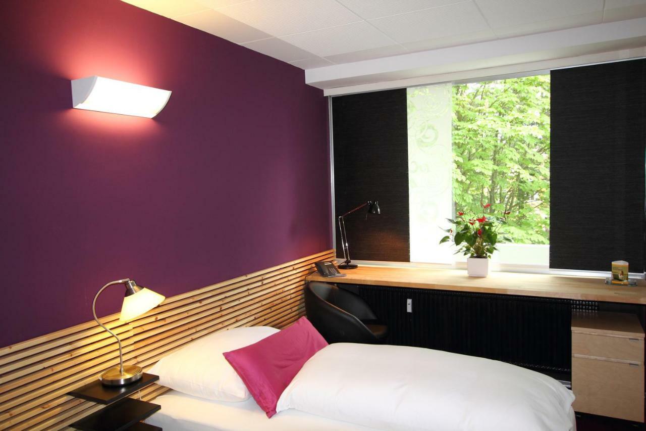 College Garden Hotel Bad Voeslau Esterno foto